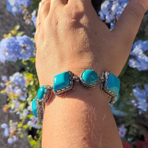 Turquoise bracelet and earrings - Picture 5 of 5